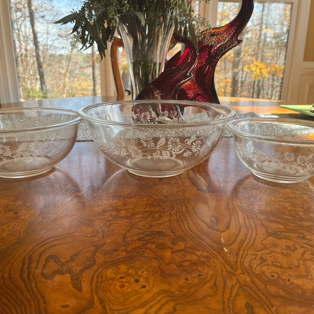 Vintage Pyrex Colonial Mist Daisy Floral Set of 3 Nesting Bowls Clear glass GUC